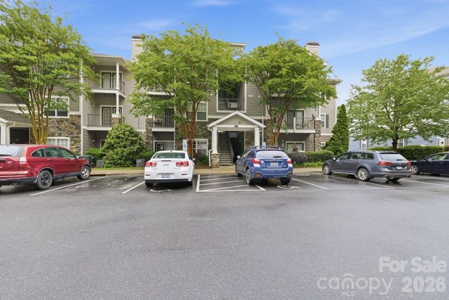 900 Vista Lake Drive 102, Candler, NC 28715