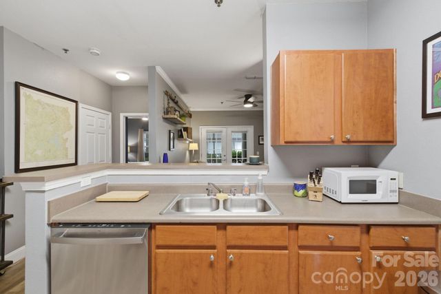 900 Vista Lake Drive 102, Candler, NC 28715