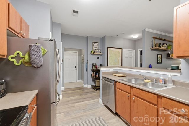 900 Vista Lake Drive 102, Candler, NC 28715