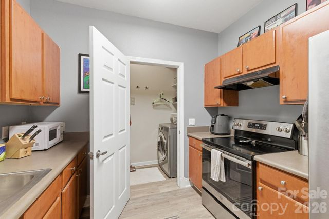 900 Vista Lake Drive 102, Candler, NC 28715