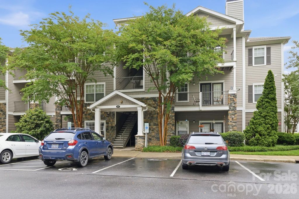 900 Vista Lake Drive 102, Candler, NC 28715