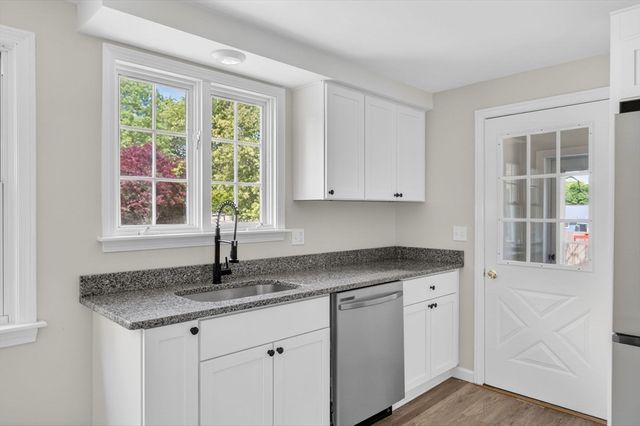 61 Stevens Rd, Swansea, MA 02777