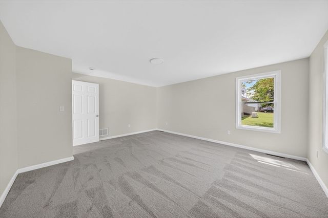 61 Stevens Rd, Swansea, MA 02777