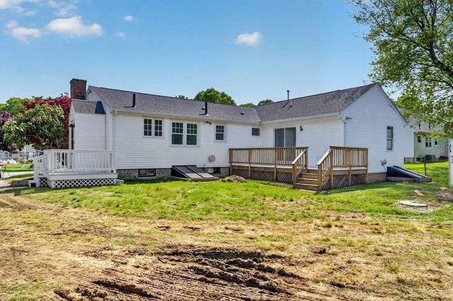 61 Stevens Rd, Swansea, MA 02777