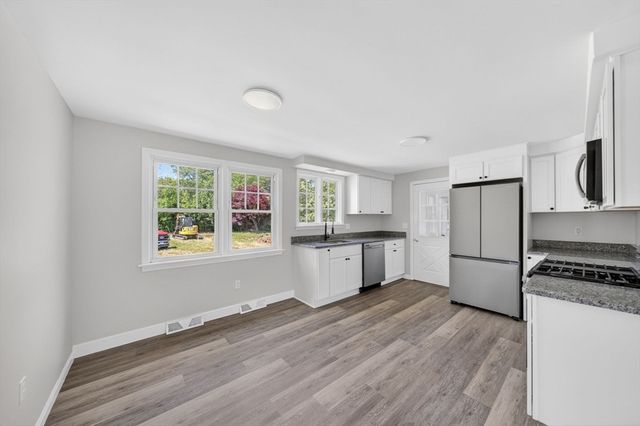 61 Stevens Rd, Swansea, MA 02777