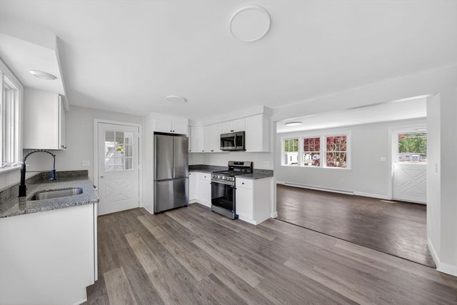 61 Stevens Rd, Swansea, MA 02777