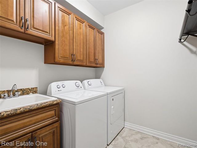 9572 Kingsway Circle, Clarkston, MI 48348