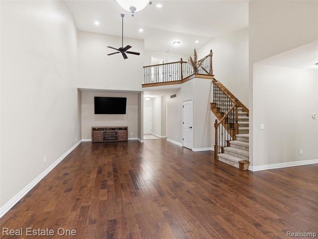 9572 Kingsway Circle, Clarkston, MI 48348