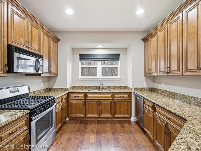 9572 Kingsway Circle, Clarkston, MI 48348