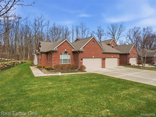 9572 Kingsway Circle, Clarkston, MI 48348