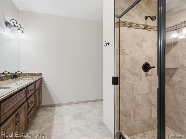 9572 Kingsway Circle, Clarkston, MI 48348