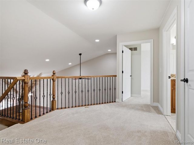 9572 Kingsway Circle, Clarkston, MI 48348