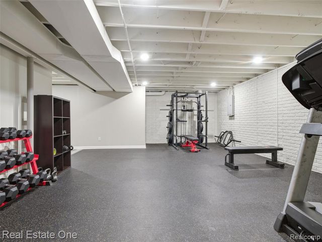 9572 Kingsway Circle, Clarkston, MI 48348