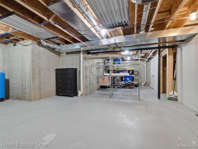 9572 Kingsway Circle, Clarkston, MI 48348