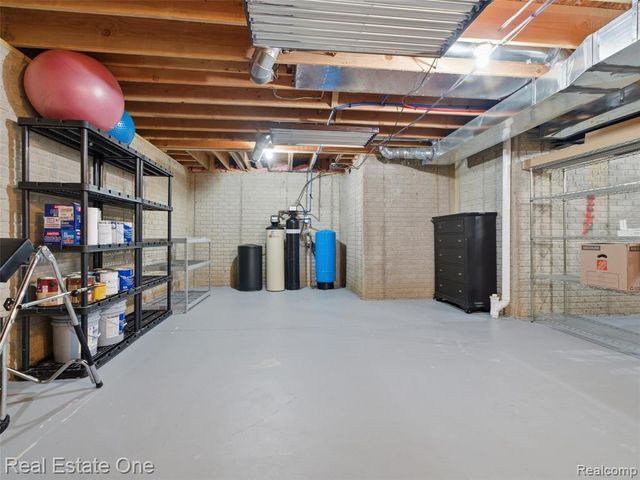 9572 Kingsway Circle, Clarkston, MI 48348