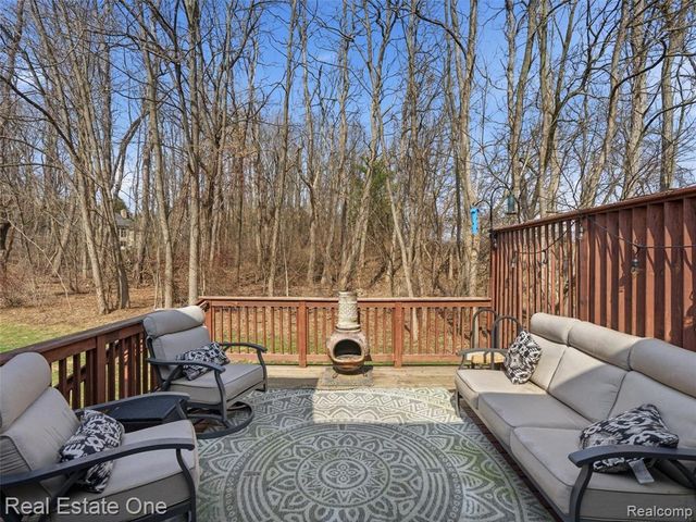 9572 Kingsway Circle, Clarkston, MI 48348