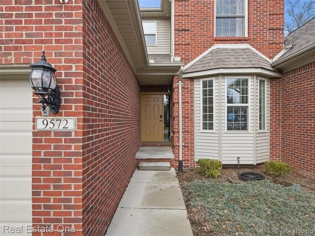 9572 Kingsway Circle, Clarkston, MI 48348