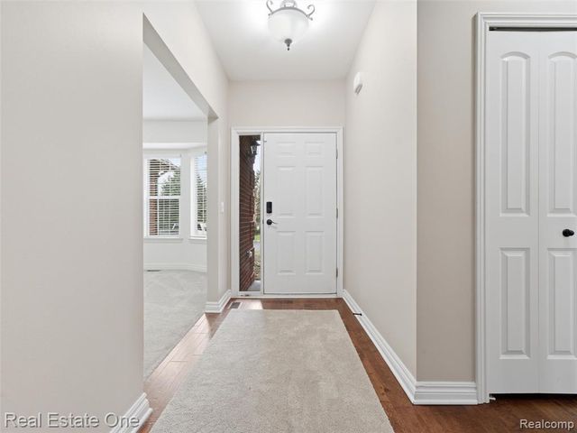 9572 Kingsway Circle, Clarkston, MI 48348