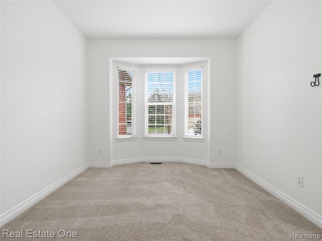 9572 Kingsway Circle, Clarkston, MI 48348