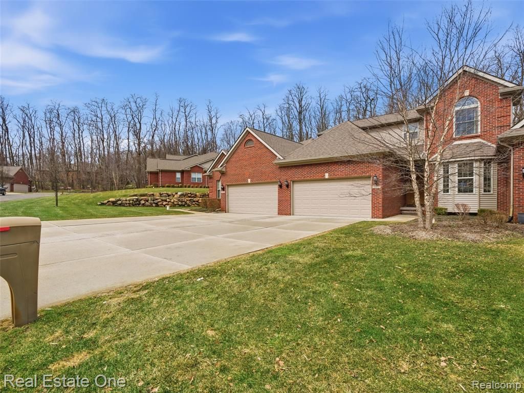 9572 Kingsway Circle, Clarkston, MI 48348