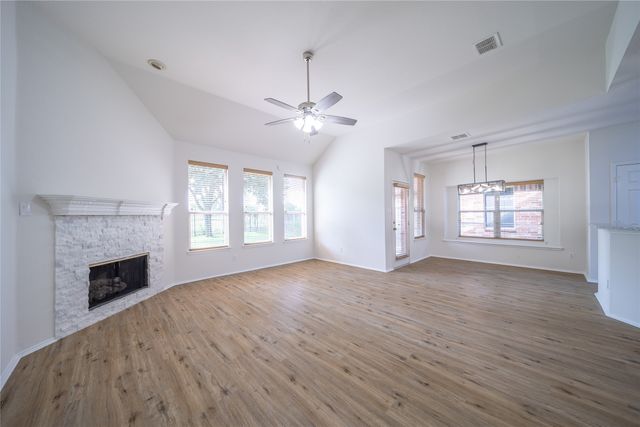 9601 Links Fairway Drive, Rowlett, TX 75089