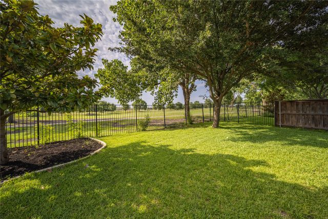 9601 Links Fairway Drive, Rowlett, TX 75089
