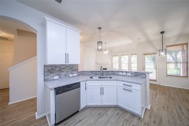 9601 Links Fairway Drive, Rowlett, TX 75089