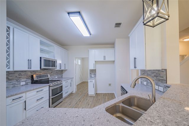 9601 Links Fairway Drive, Rowlett, TX 75089