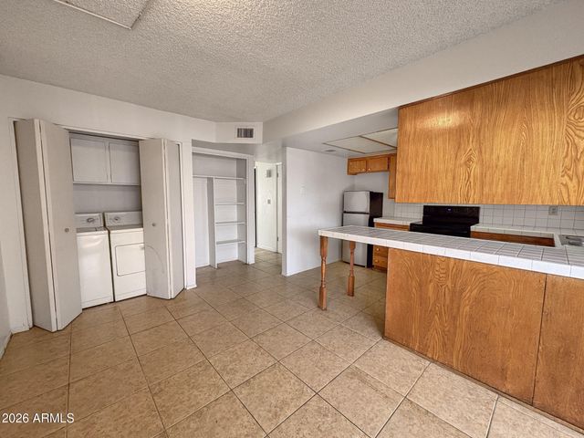 6541 N 44TH Avenue, Glendale, AZ 85301