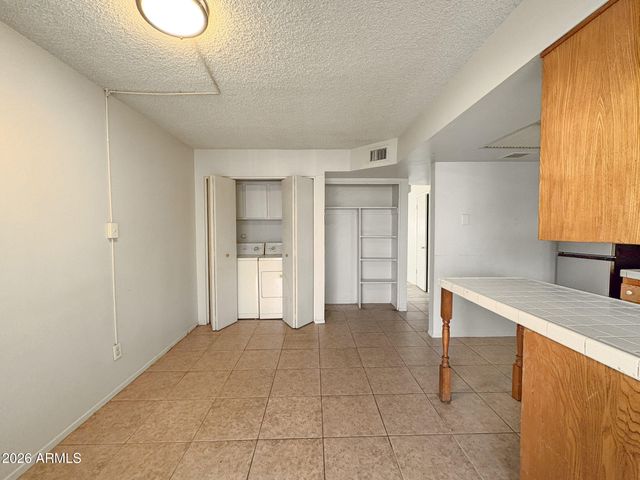 6541 N 44TH Avenue, Glendale, AZ 85301