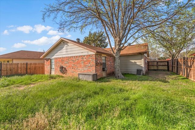 2528 Navasota Circle, Fort Worth, TX 76131