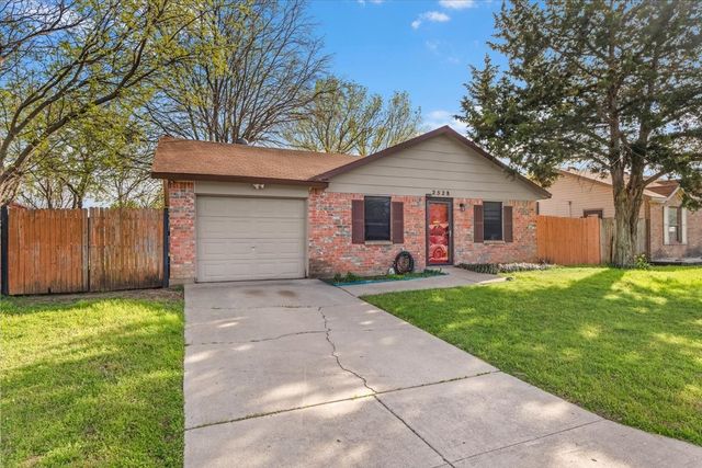 2528 Navasota Circle, Fort Worth, TX 76131