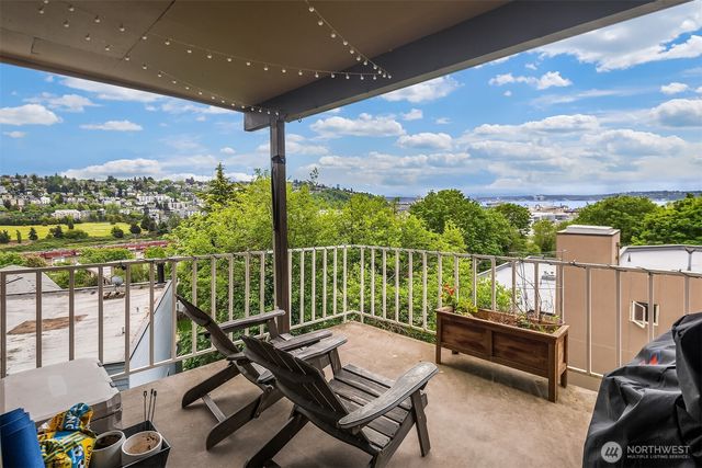 2215 W Raye Street, Seattle, WA 98199