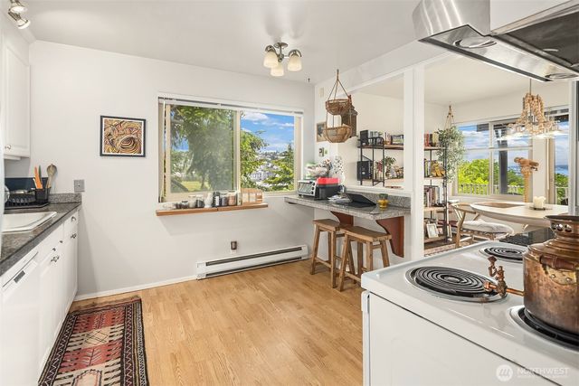 2215 W Raye Street, Seattle, WA 98199