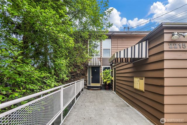 2215 W Raye Street, Seattle, WA 98199