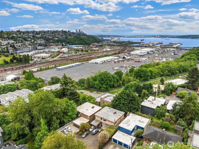 2215 W Raye Street, Seattle, WA 98199