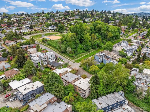 2215 W Raye Street, Seattle, WA 98199