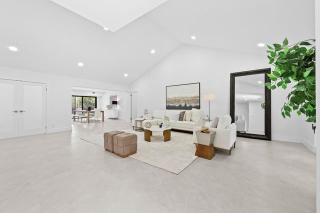 7571 Estrella Circle, Boca Raton, FL 33433