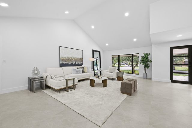 7571 Estrella Circle, Boca Raton, FL 33433