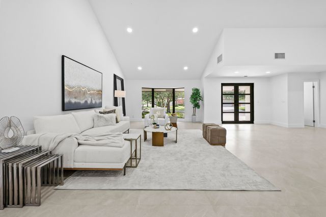 7571 Estrella Circle, Boca Raton, FL 33433