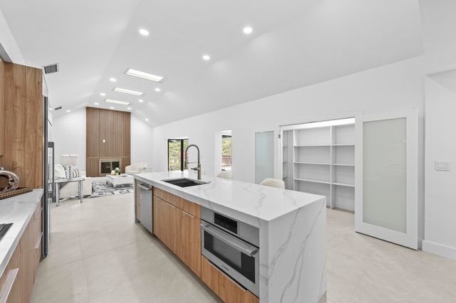 7571 Estrella Circle, Boca Raton, FL 33433