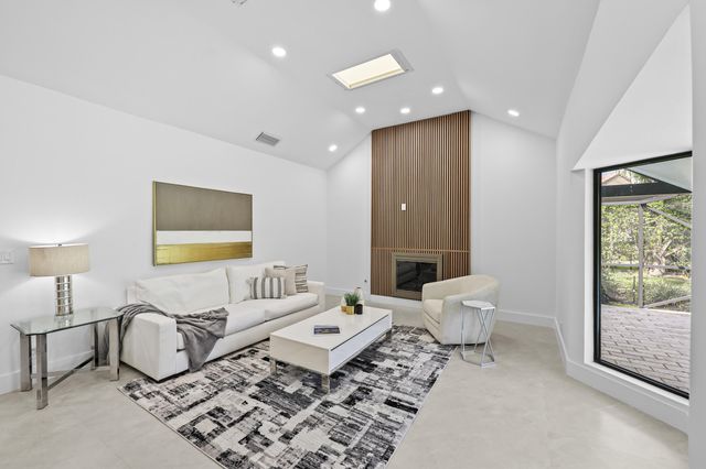7571 Estrella Circle, Boca Raton, FL 33433
