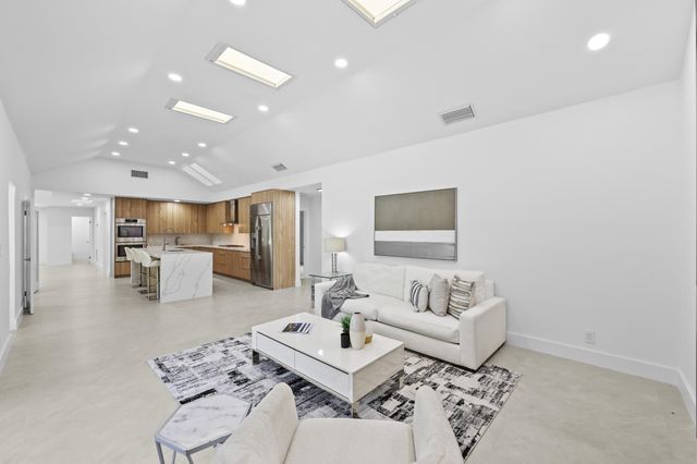 7571 Estrella Circle, Boca Raton, FL 33433