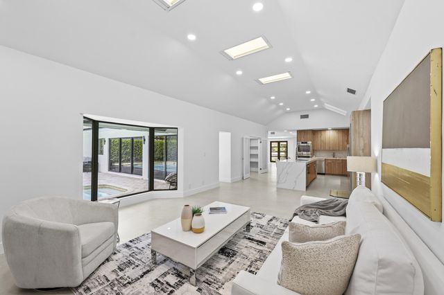 7571 Estrella Circle, Boca Raton, FL 33433