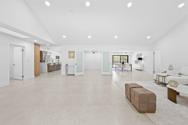 7571 Estrella Circle, Boca Raton, FL 33433