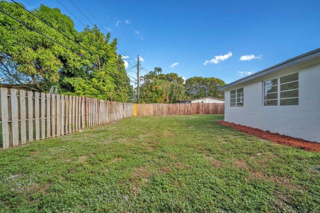 4911 NW 16th Street, Lauderhill, FL 33313