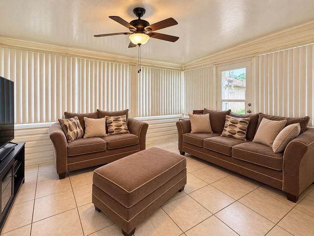 25 SPRING LOOP CIRCLE, Ocala, FL 34472