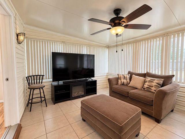 25 SPRING LOOP CIRCLE, Ocala, FL 34472