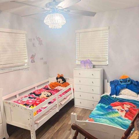 2221 N 61st Ave -, Hollywood, FL 33024