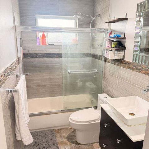 2221 N 61st Ave -, Hollywood, FL 33024
